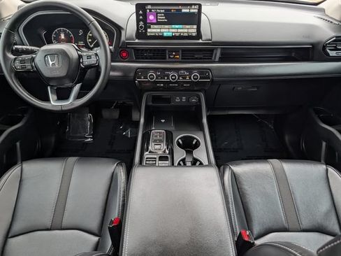 Used 2025 Honda Pilot Touring image 11