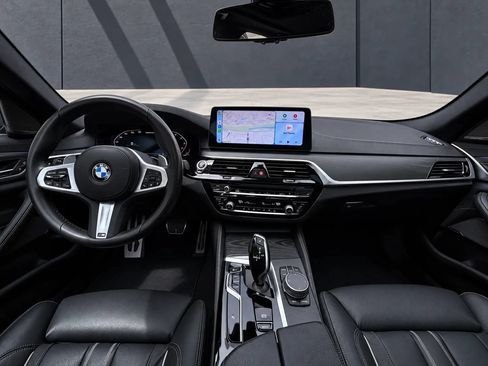 Used 2022 BMW M550i xDrive AWD/4WD image 13