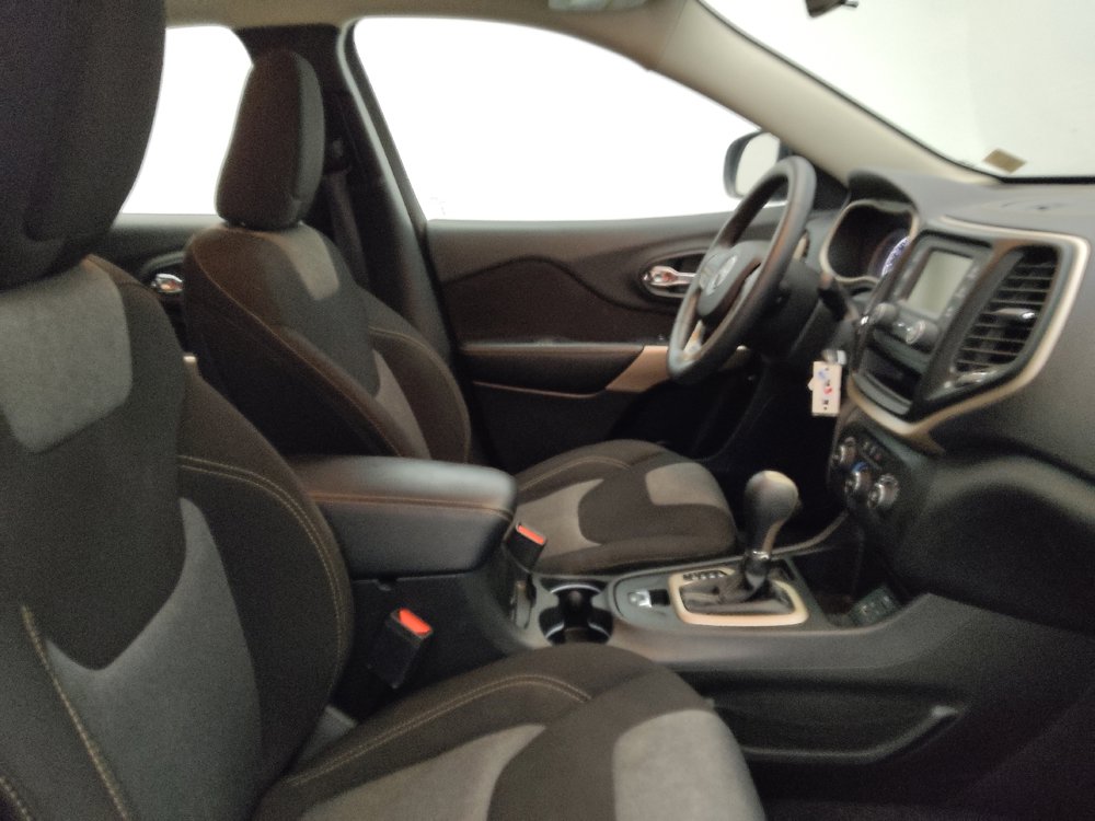Used 2017 Jeep Cherokee Sport FWD image 21