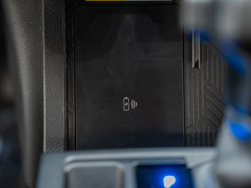 Used 2024 Toyota Tacoma TRD Off-Road image 32