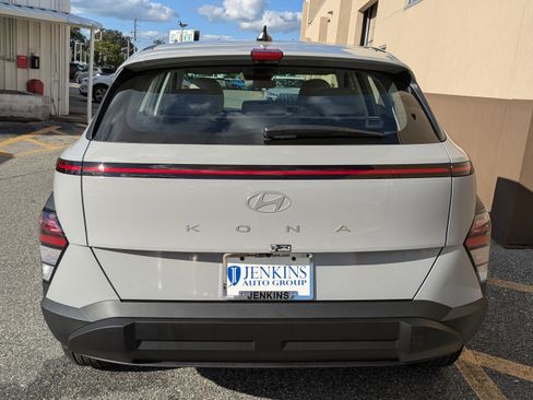 New 2026 Hyundai Kona SE image 6