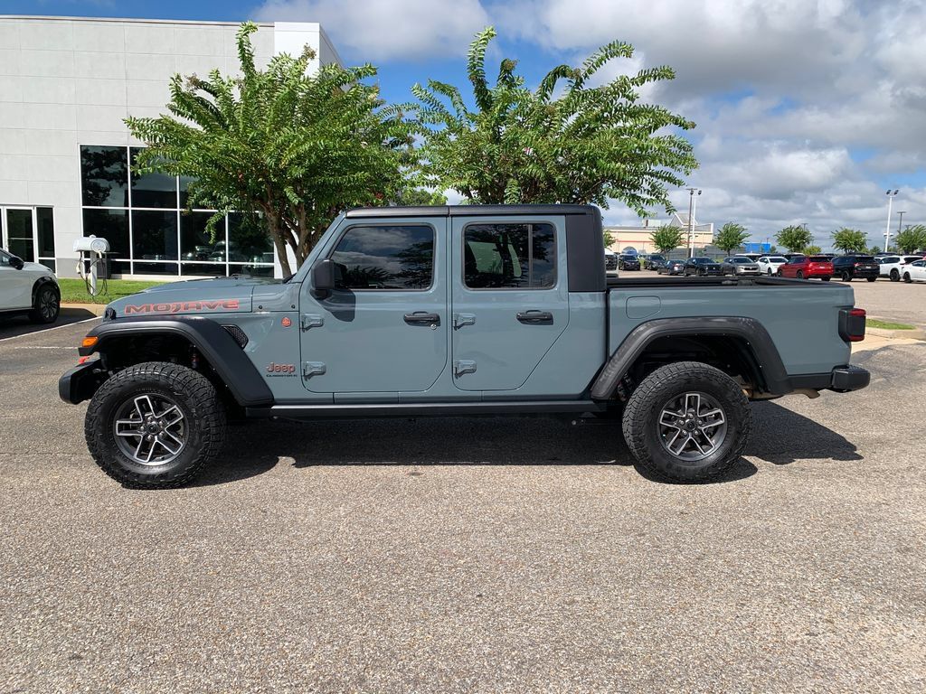 Used 2024 Jeep Gladiator Mojave w/ Convenience Group AWD/4WD image 5
