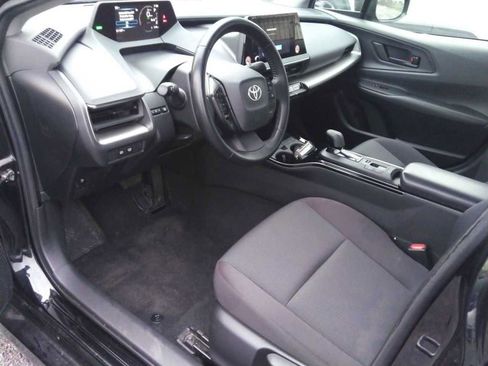 Used 2023 Toyota Prius LE image 2