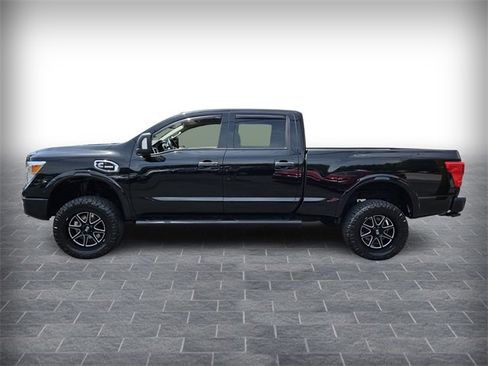 Used 2017 Nissan Titan PRO-4X w/ Pro-4x Convenience Package image 4