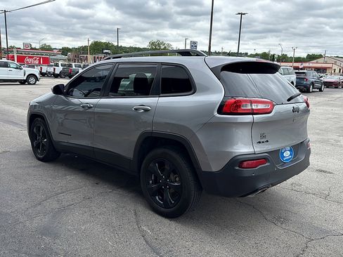 Used 2015 Jeep Cherokee Latitude w/ Comfort/Convenience Group AWD/4WD image 5