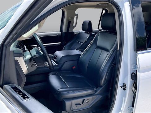 Used 2024 Ford Expedition XLT RWD image 8