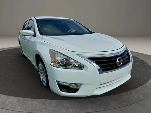 Used 2015 Nissan Altima 2.5 S w/ Power Driver Seat Package FWD image 3