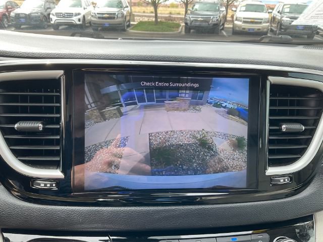 Used 2021 Chrysler Pacifica Touring-L FWD image 29