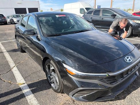 Used 2025 Hyundai Elantra Sport FWD image 4