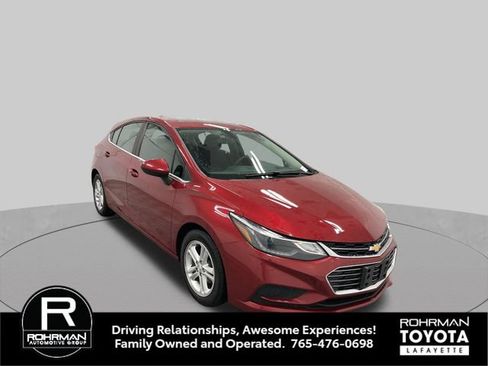 Used 2017 Chevrolet Cruze LT w/ Sun And Sound Package FWD image 8