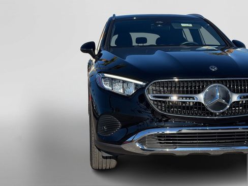 Certified 2025 Mercedes-Benz GLC 300 image 11