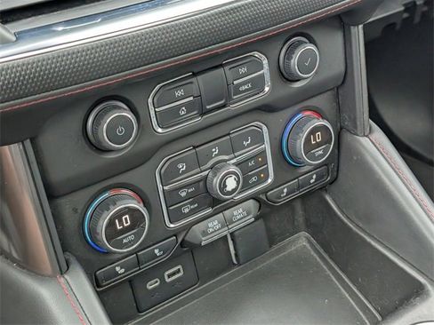 Used 2022 Chevrolet Suburban RST w/ Luxury Package image 21