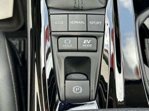 Certified 2025 Toyota Camry XLE FWD image 33