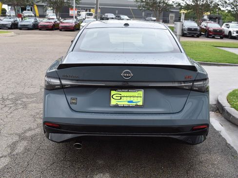 New 2026 Nissan Sentra SR w/ Floor Mat Package FWD image 8