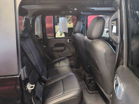 Used 2024 Jeep Gladiator Sport image 25