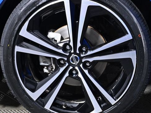 Certified 2022 Nissan Sentra SR FWD image 34