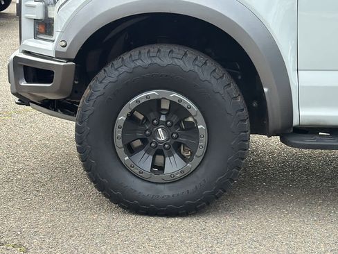 Used 2017 Ford F150 Raptor w/ Equipment Group 802A Luxury image 9