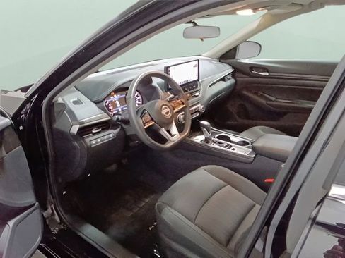 Certified 2024 Nissan Altima 2.5 SV w/ SV Premium Package AWD/4WD image 11