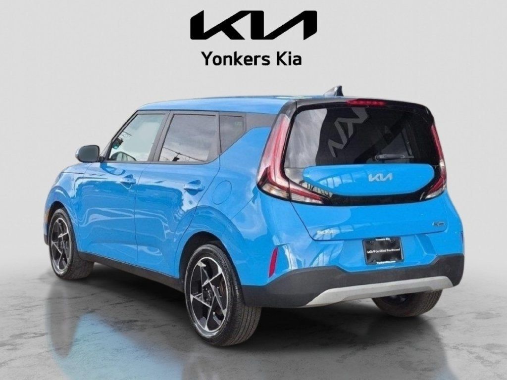 Certified 2023 Kia Soul EX FWD image 8