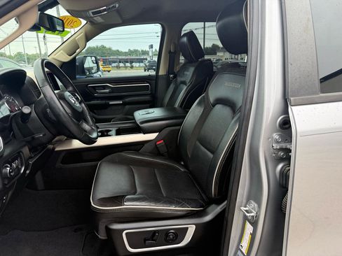 Used 2019 RAM 1500 Laramie AWD/4WD image 10