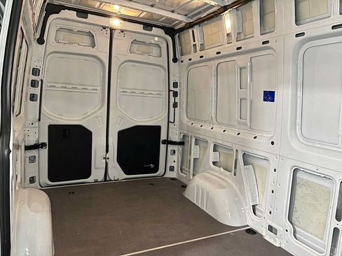 Used 2025 Mercedes-Benz Sprinter 2500 image 13