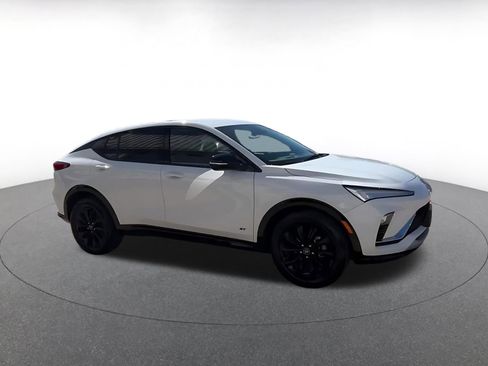 Used 2025 Buick Envista Sport Touring image 2