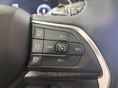 Certified 2023 Jeep Grand Cherokee Limited w/ Black Appearance Package image 19