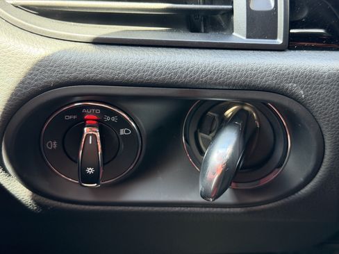 Certified 2026 Porsche Macan AWD/4WD image 33