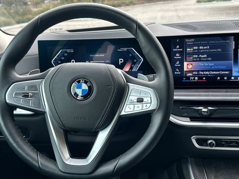 Used 2025 BMW X7 xDrive40i w/ Premium Package image 18