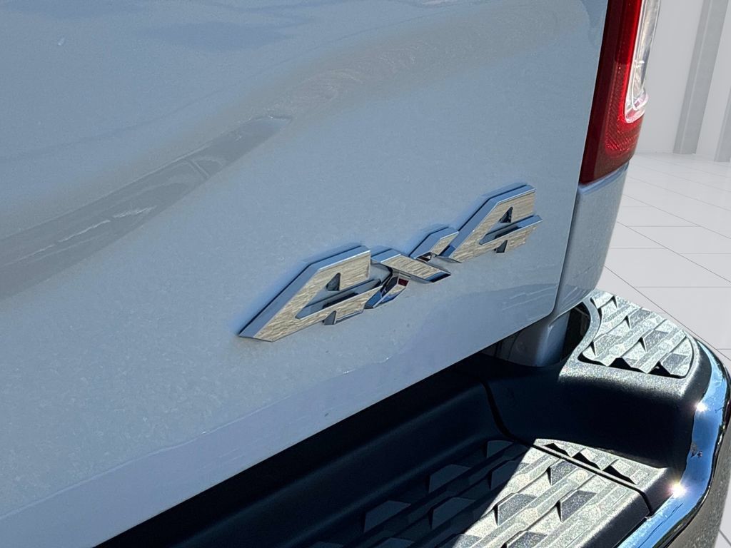 Used 2022 RAM 2500 Tradesman w/ Chrome Appearance Group AWD/4WD image 15