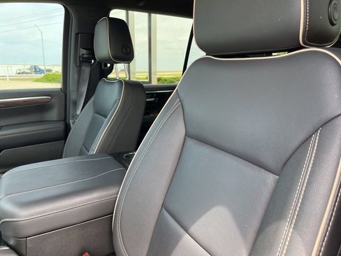 Used 2025 Chevrolet Tahoe Premier RWD image 13