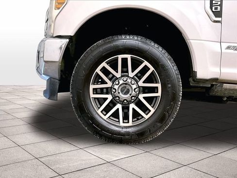 Used 2019 Ford F250 Lariat w/ Lariat Ultimate Package AWD/4WD image 9