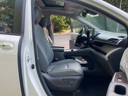 Used 2021 Toyota Sienna XLE image 57