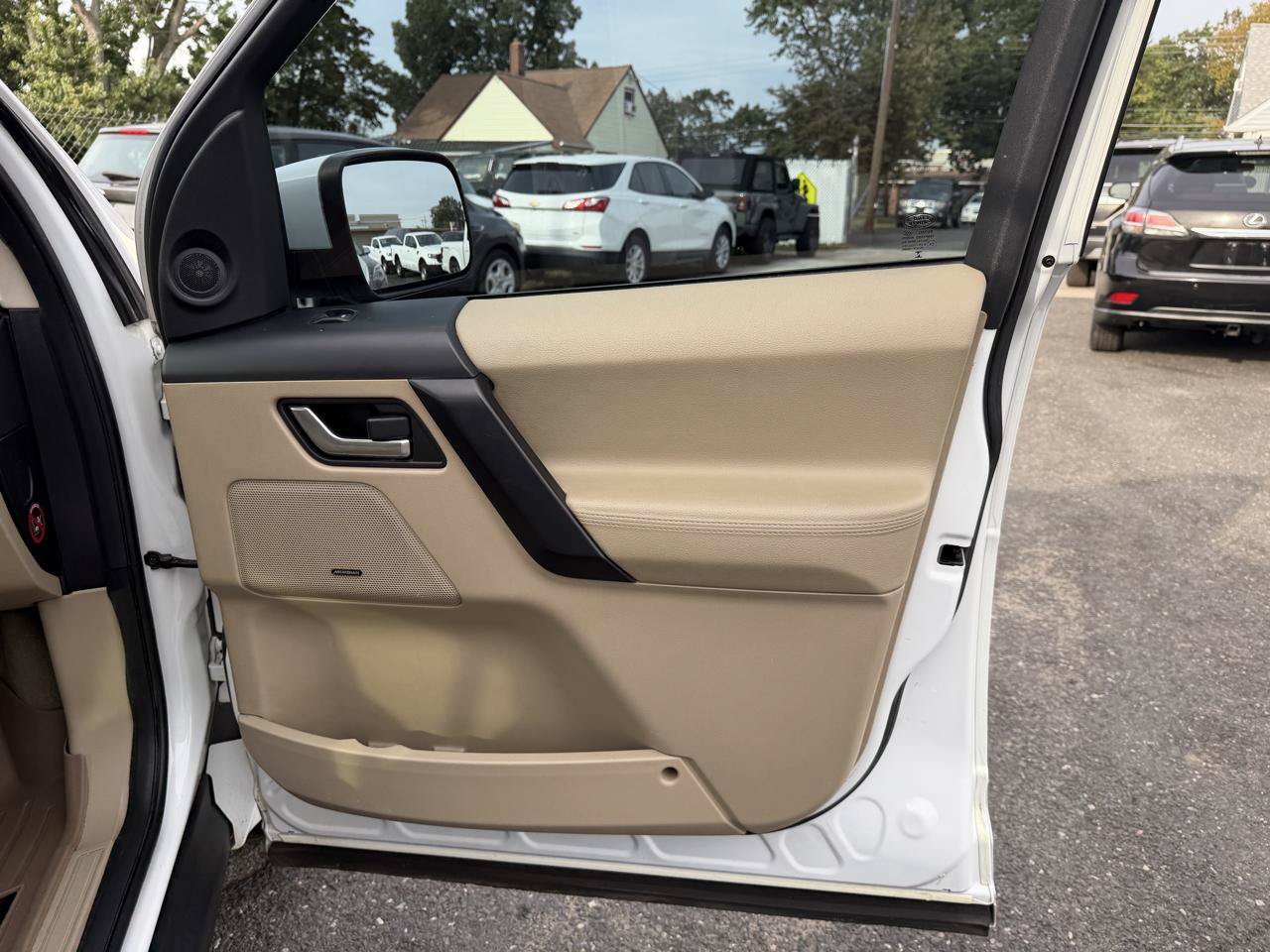 Used 2015 Land Rover LR2 AWD/4WD image 16