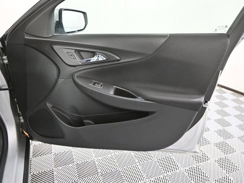 Used 2017 Chevrolet Malibu LT image 12