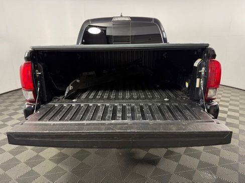 Used 2019 Toyota Tacoma TRD Sport AWD/4WD image 20