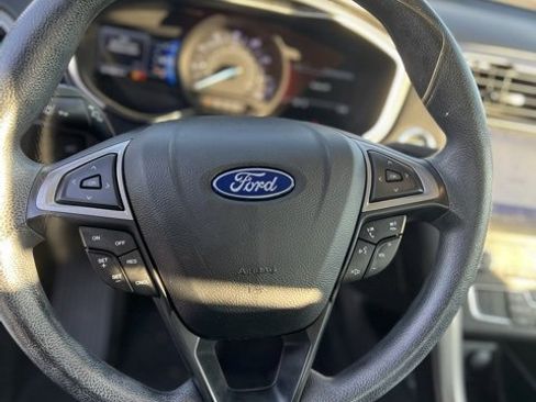 Used 2019 Ford Fusion SE image 11