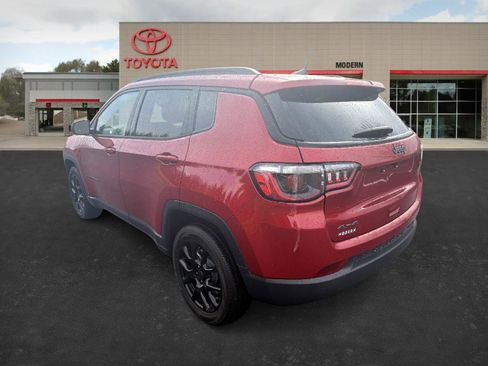 Used 2025 Jeep Compass Latitude w/ Altitude Special Edition image 6