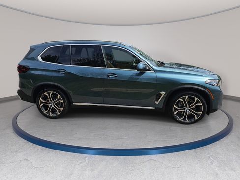 New 2026 BMW X5 xDrive40i w/ Premium Package AWD/4WD image 4