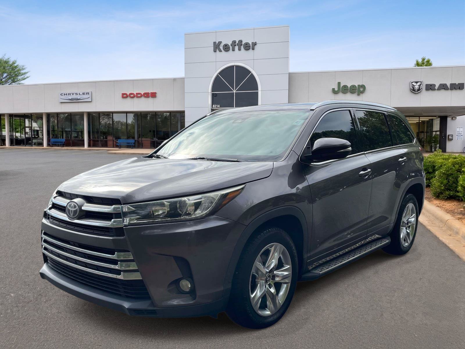 Used 2017 Toyota Highlander Limited FWD image 1
