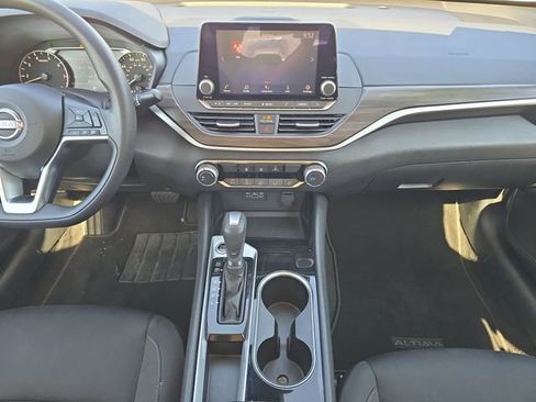 Used 2024 Nissan Altima 2.5 SV FWD image 11