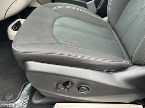 Used 2024 Chrysler Voyager LX image 13