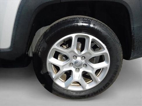 Used 2018 Jeep Renegade Latitude image 8