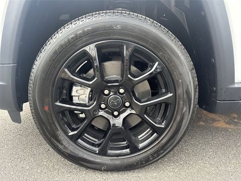 New 2026 Jeep Compass Latitude image 17