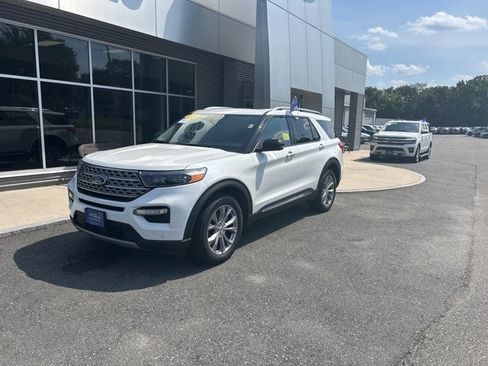 Certified 2022 Ford Explorer Limited w/ Equipment Group 301A image 2