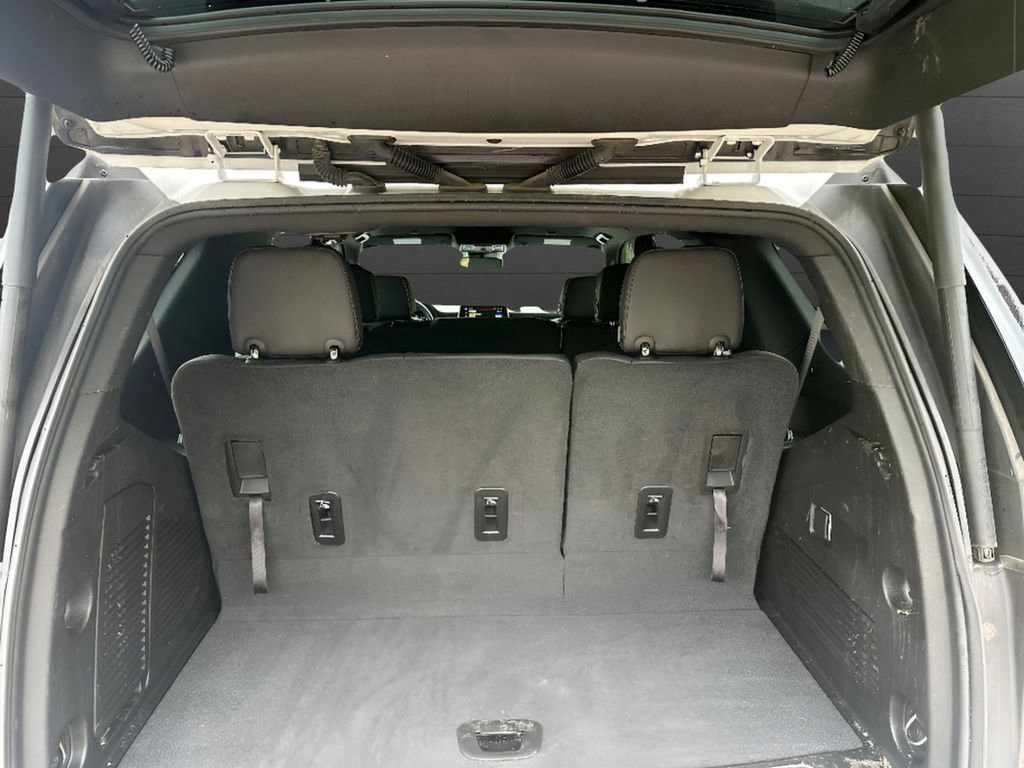 Used 2024 GMC Yukon SLT AWD/4WD image 11