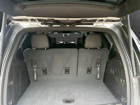 Used 2024 GMC Yukon SLT AWD/4WD image 11
