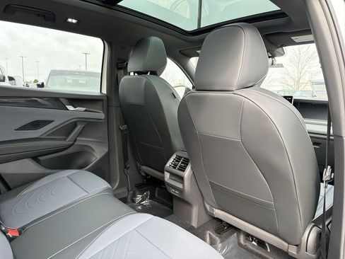 New 2026 Volkswagen Tiguan SE R-Line image 17