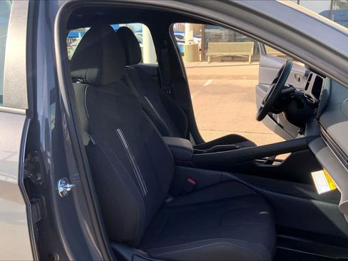 Used 2025 Hyundai Elantra Sport image 9