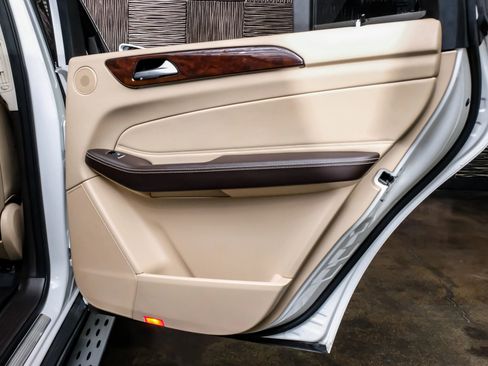 Used 2019 Mercedes-Benz GLS 450 4MATIC w/ Premium 1 Package image 48